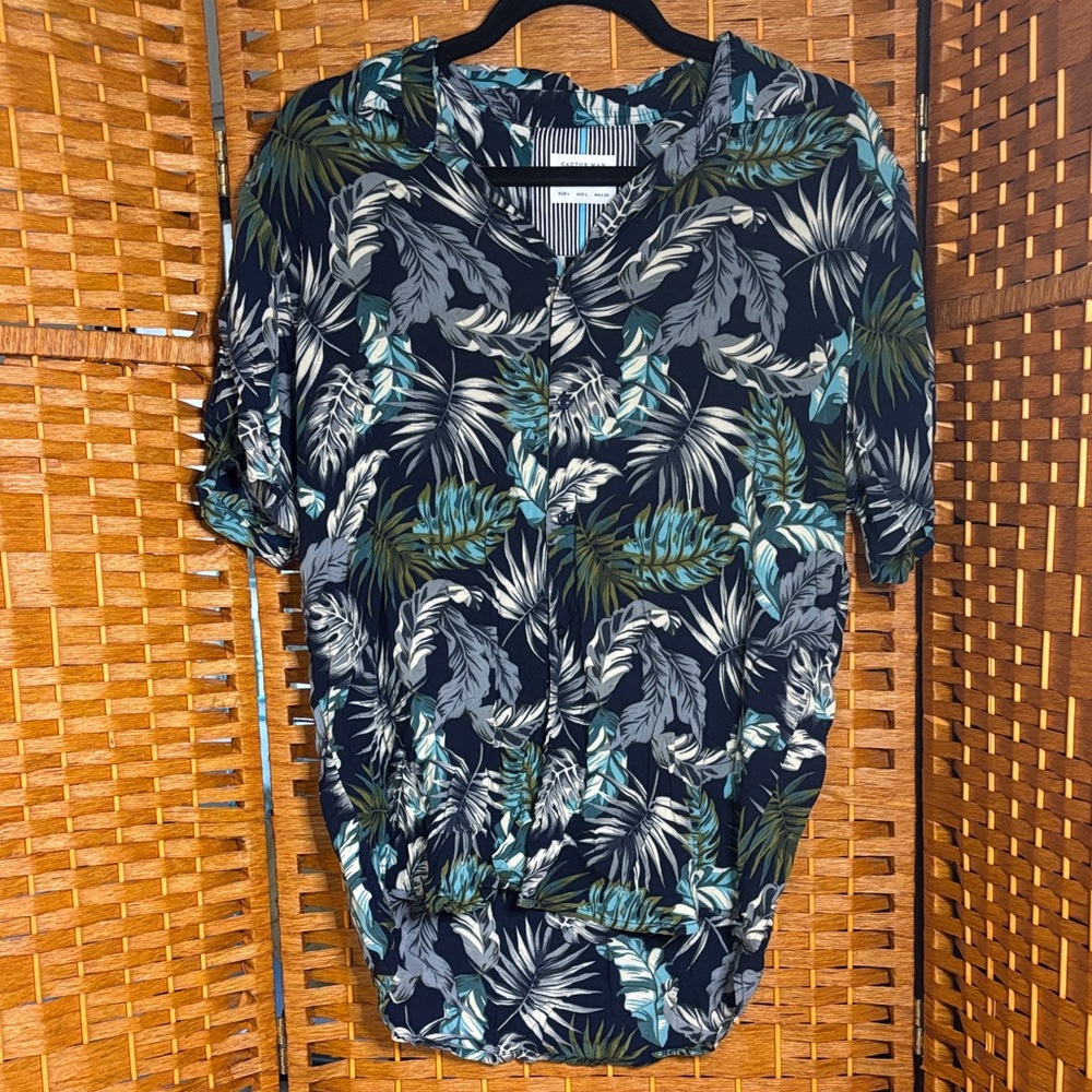 💰💰3/$10
Cactus Man by Ricky Singh tropical short sleeved button up shirt